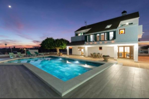 VILLA LUNA (Piscina climatizada-BBQ-Wifi-Parking)